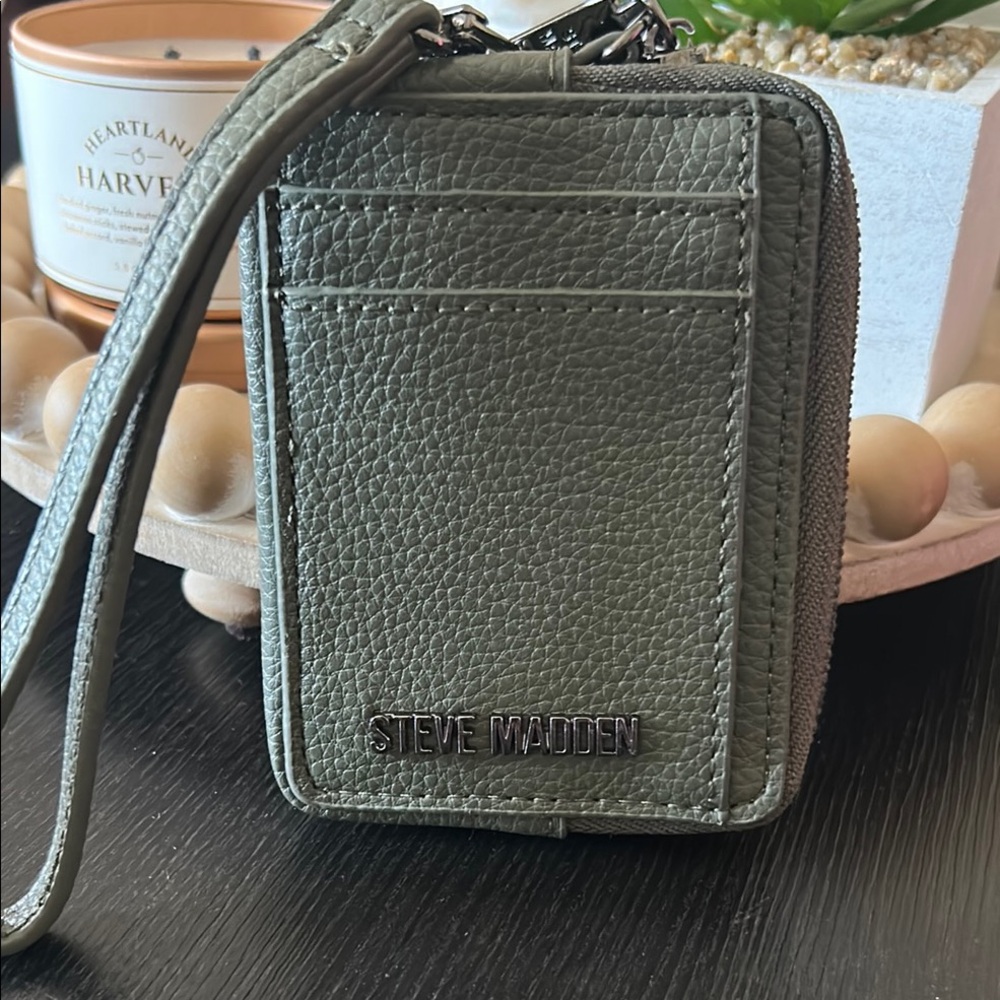 Steve Madden Olive Wristlet Wallet NWOT